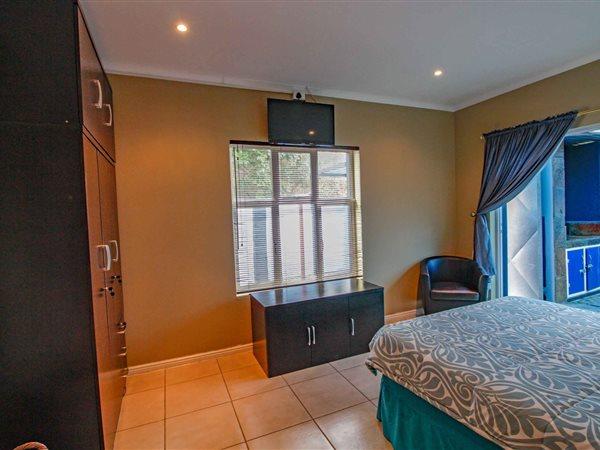 8 Bedroom Property for Sale in Wavecrest Eastern Cape